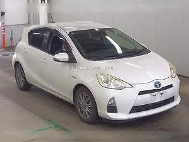 Toyota Aqua 2013, auction grade 4