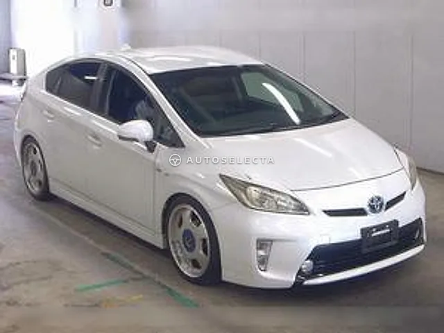 Toyota Prius 2013, auction grade 3