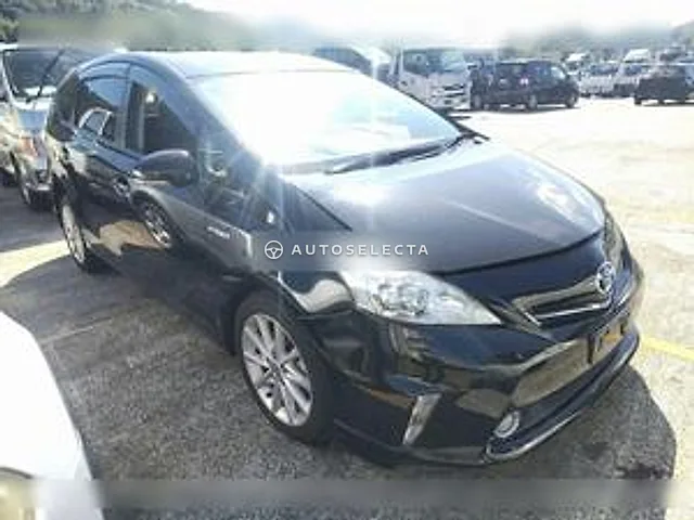 Toyota Prius Alpha 2012