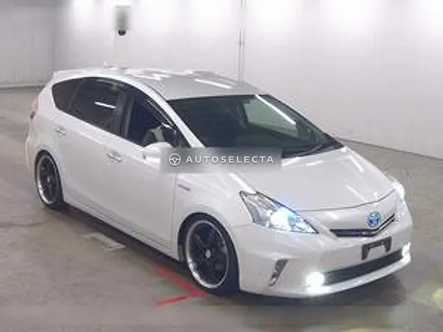 Toyota Prius Alpha 2013, auction grade 4.5