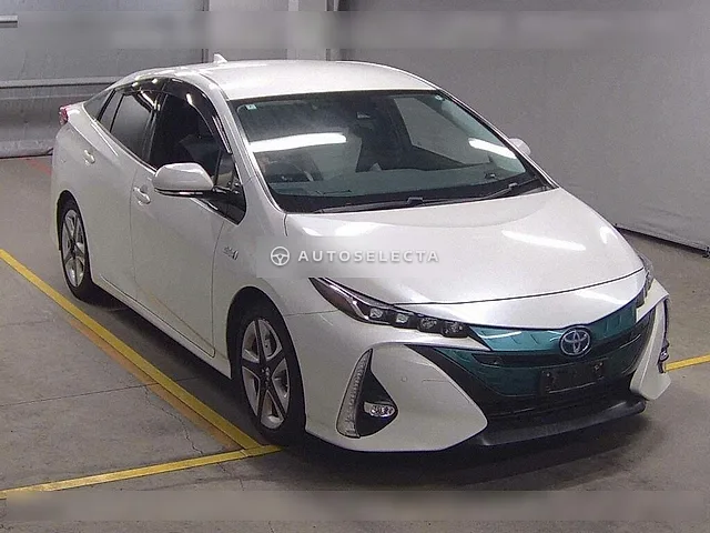 Toyota Prius PHV 2017, auction grade 4.5