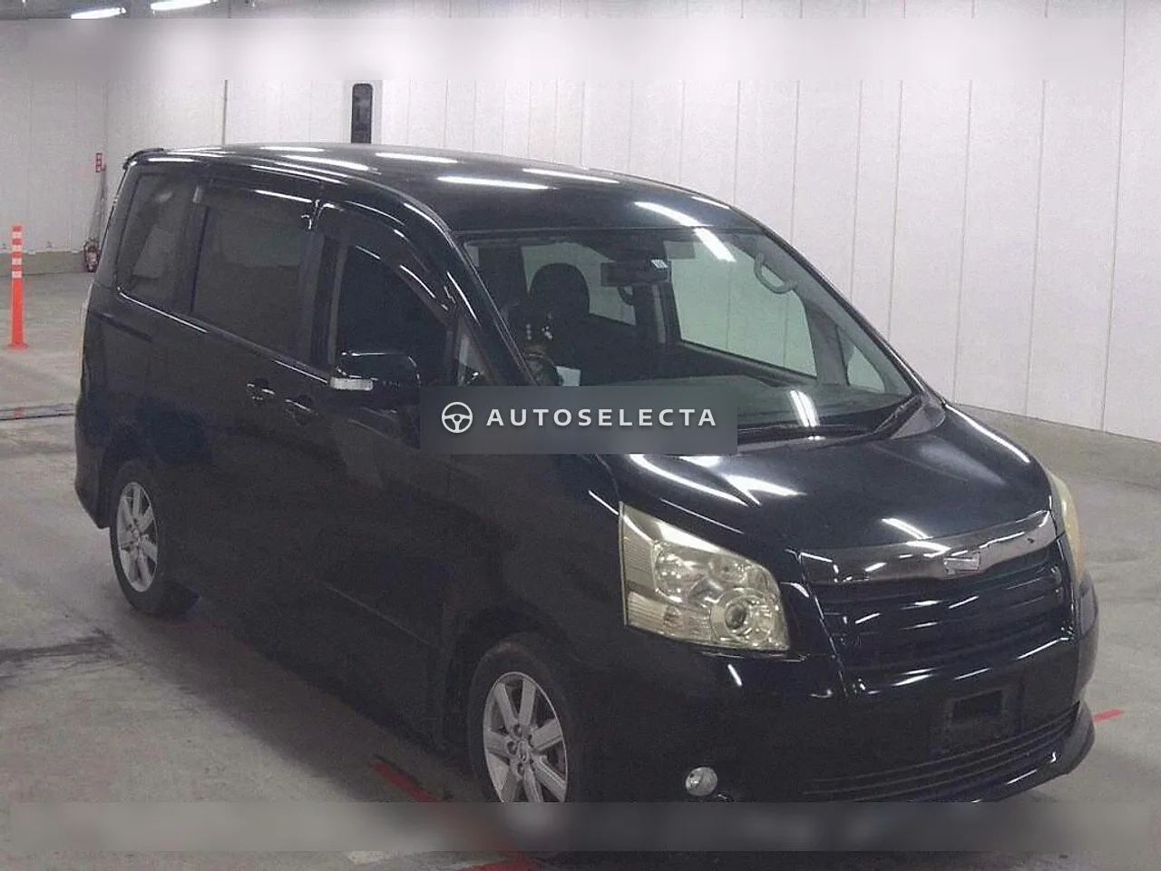 Toyota Noah 2008, photo 1 of 6