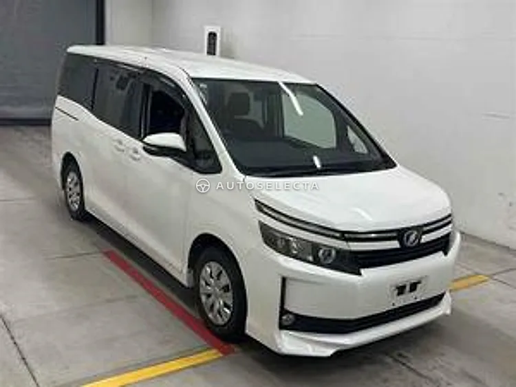 Toyota Voxy 2014, photo 1 of 1