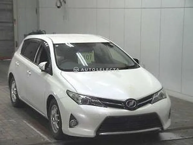 Toyota Auris 2014, auction grade R