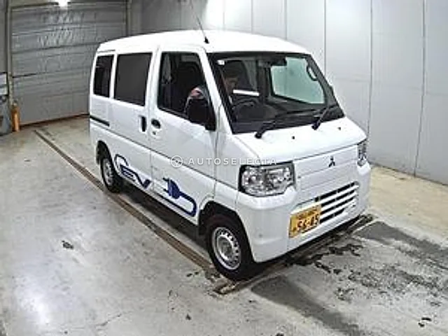 Mitsubishi Minicab EV 2024, auction grade 5