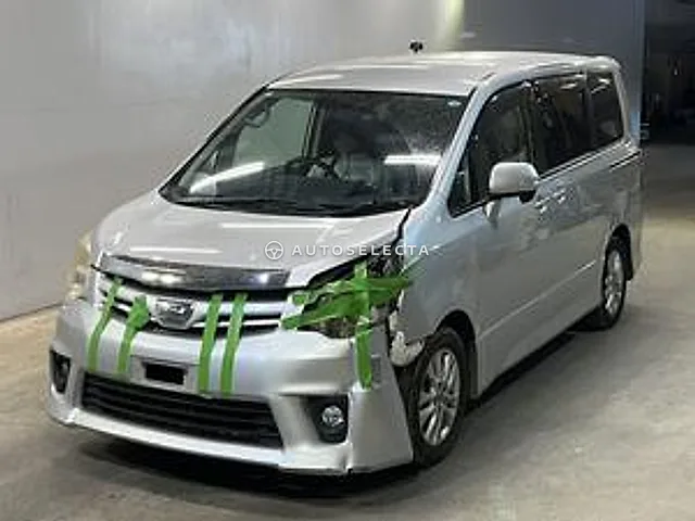 Toyota Noah 2012