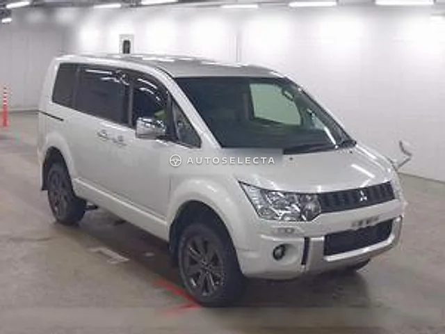 Mitsubishi Delica D:5 2015, auction grade 3.5