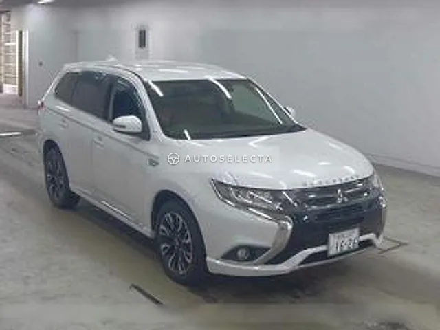 Mitsubishi Outlander PHEV 2018, auction grade 4.5