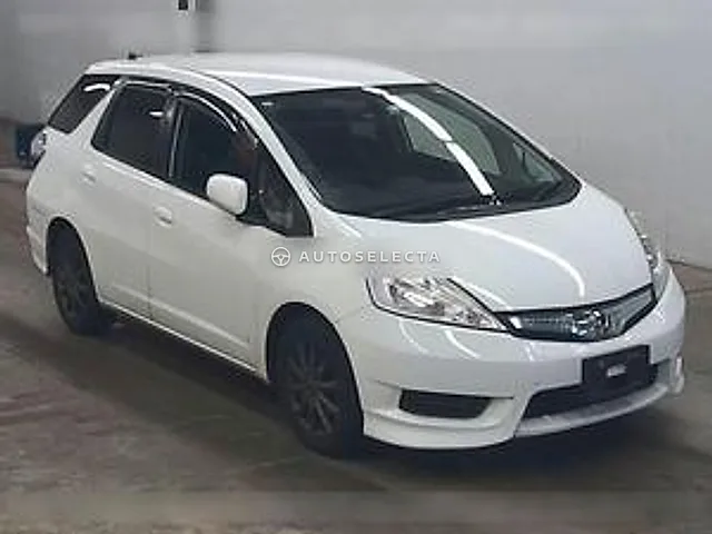 Honda Fit Shuttle Hybrid 2012, auction grade 3.5