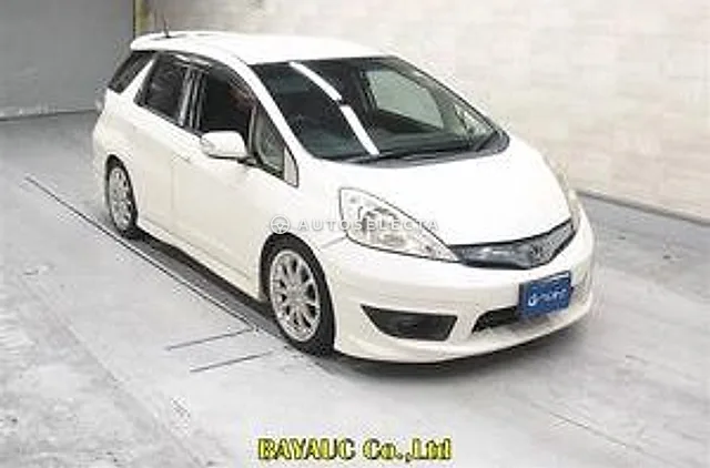 Honda Fit Shuttle Hybrid 2011, auction grade 4