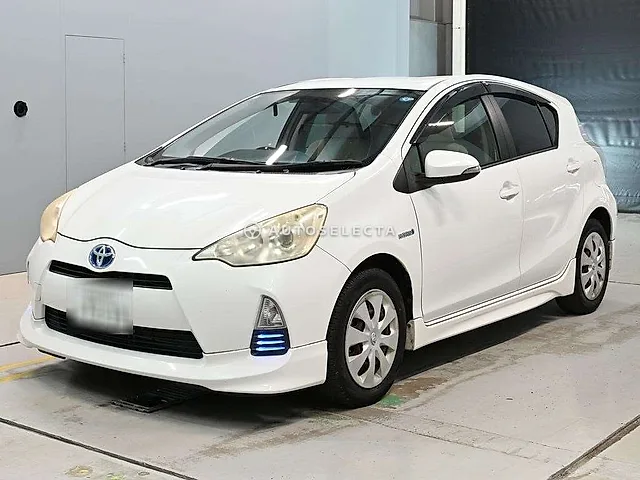 Toyota Aqua 2012, auction grade R
