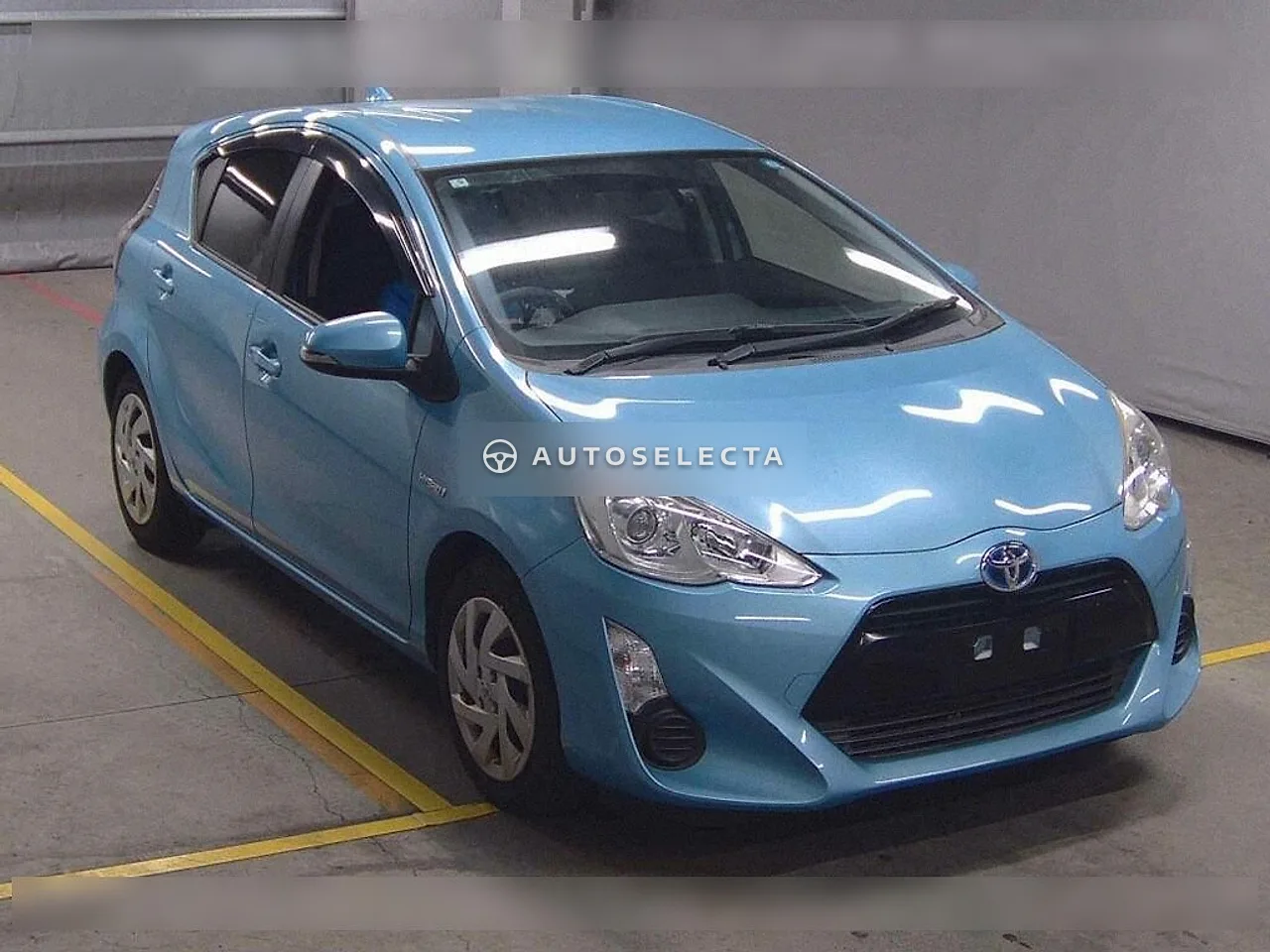 Toyota Aqua 2015, photo 1 of 6
