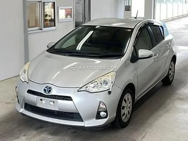 Toyota Aqua 2014, auction grade R