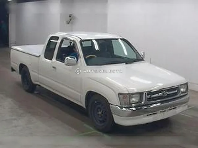 Toyota Hilux 2000, auction grade 3.5