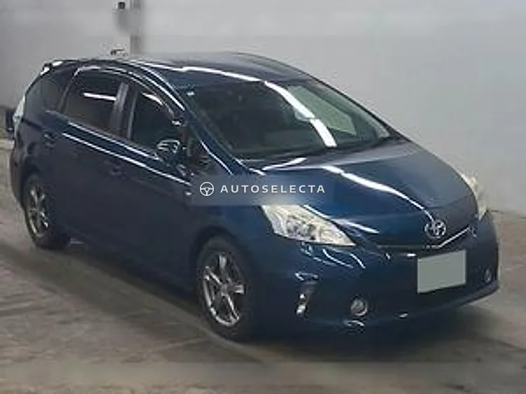 Toyota Prius Alpha 2012, photo 1 of 6
