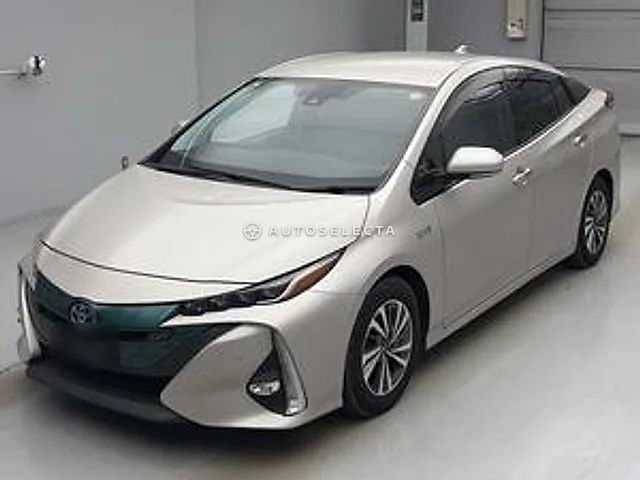 Toyota Prius PHV 2017, auction grade 3.5