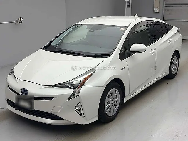 Toyota Prius 2018, auction grade R