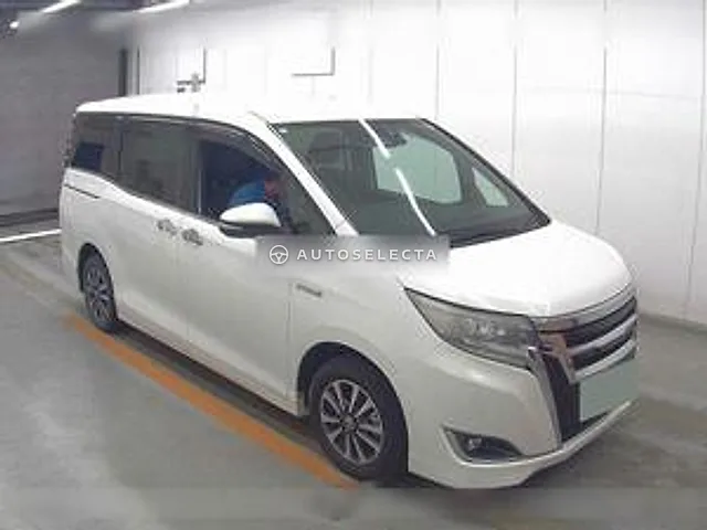 Toyota Esquire 2018, auction grade 4