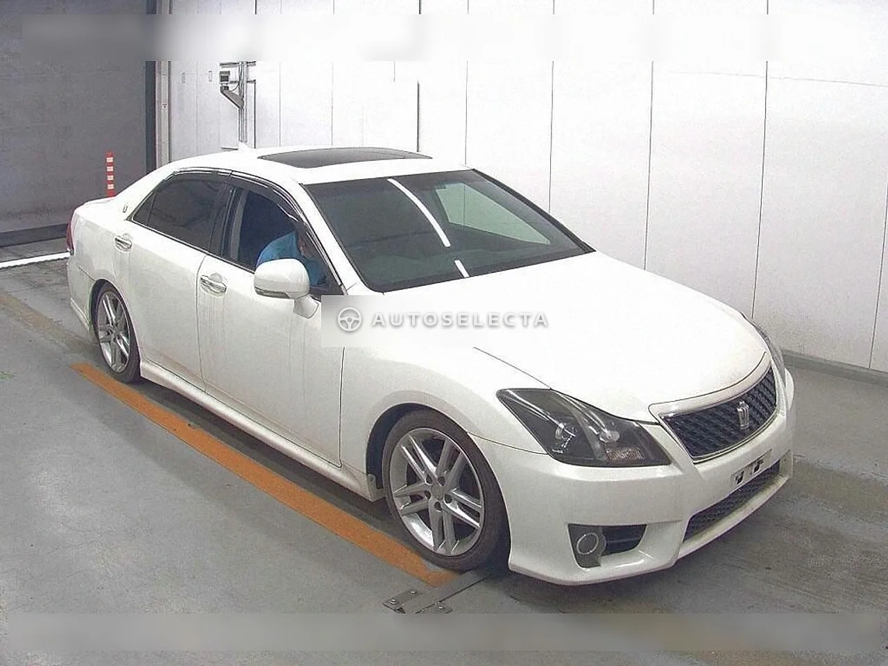Toyota Crown 2011, photo 1 of 1
