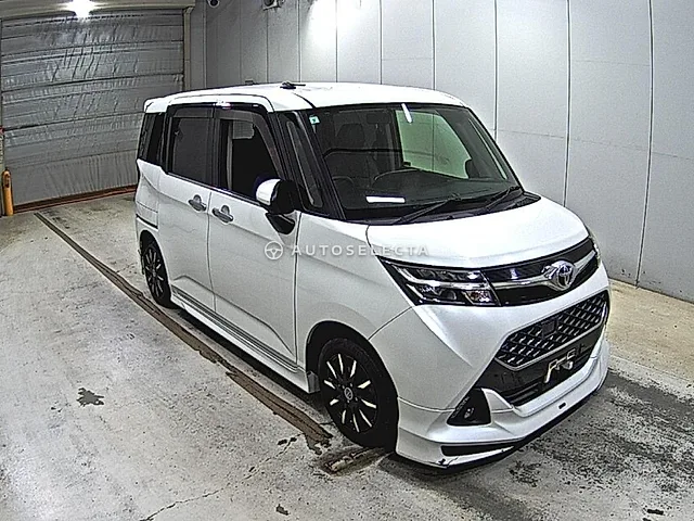 Toyota Tank 2017, auction grade 4