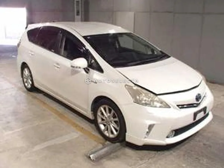 Toyota Prius Alpha 2013, photo 1 of 1