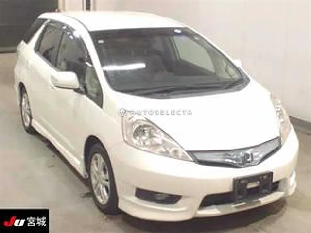 Honda Fit Shuttle 2011, auction grade 3.5