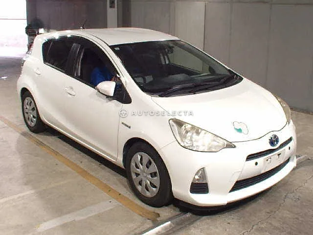 Toyota Aqua 2013, auction grade 3.5