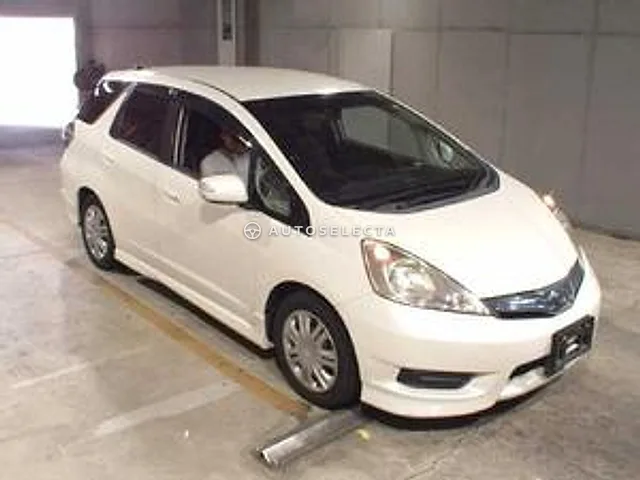 Honda Fit Shuttle 2011, auction grade 3.5
