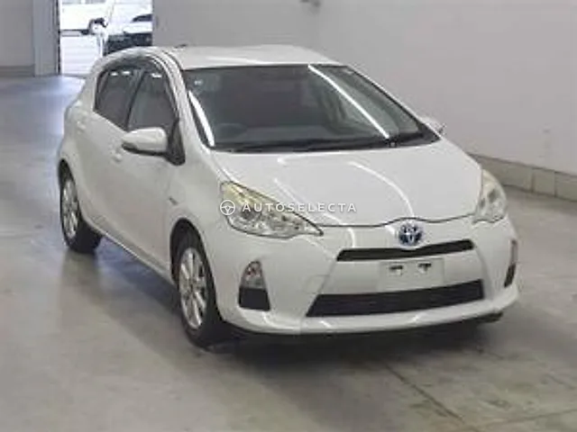 Toyota Aqua 2012, auction grade R