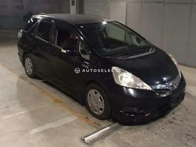 Honda Fit Shuttle 2013, auction grade 3