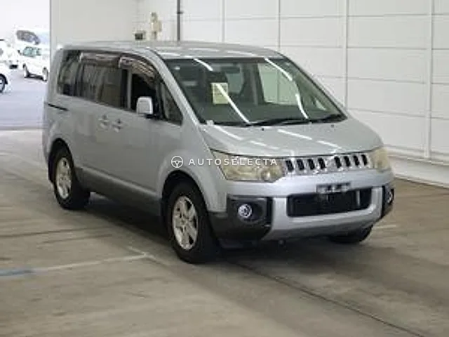 Mitsubishi Delica D:5 2013, auction grade 3.5