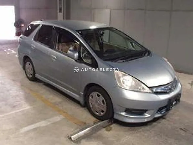 Honda Fit Shuttle 2011, auction grade 3.5