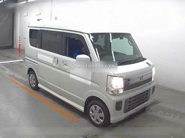 Nissan NV100 Clipper Rio 2021, auction grade 3.5