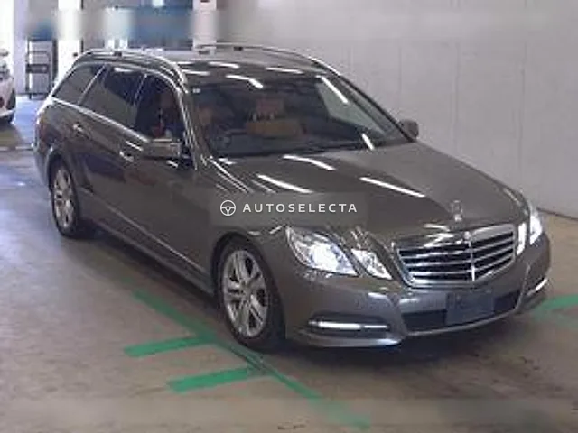 Mercedes-Benz E-Class Station Wagon 2010, auction grade 3.5