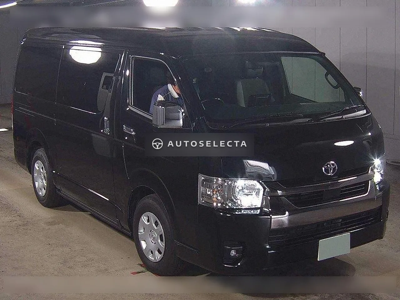 Toyota Hiace Van 2024, photo 1 of 6