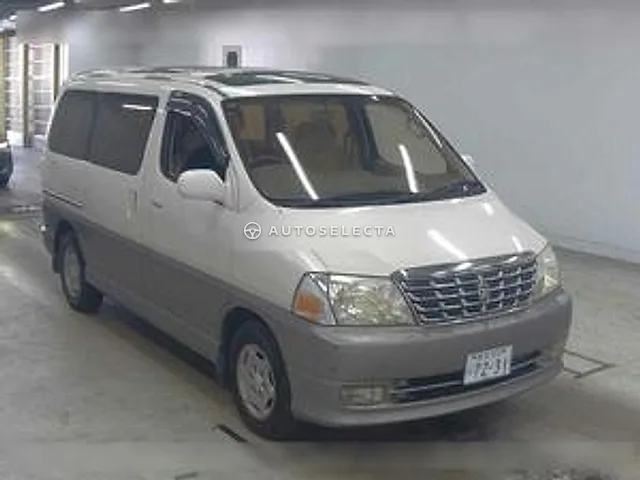 Toyota Grand Hiace 2002, auction grade 3