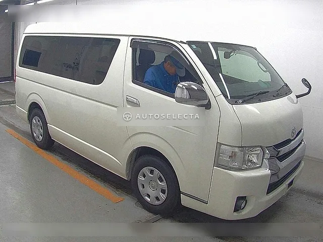 Toyota Hiace Wagon 2018, auction grade 4
