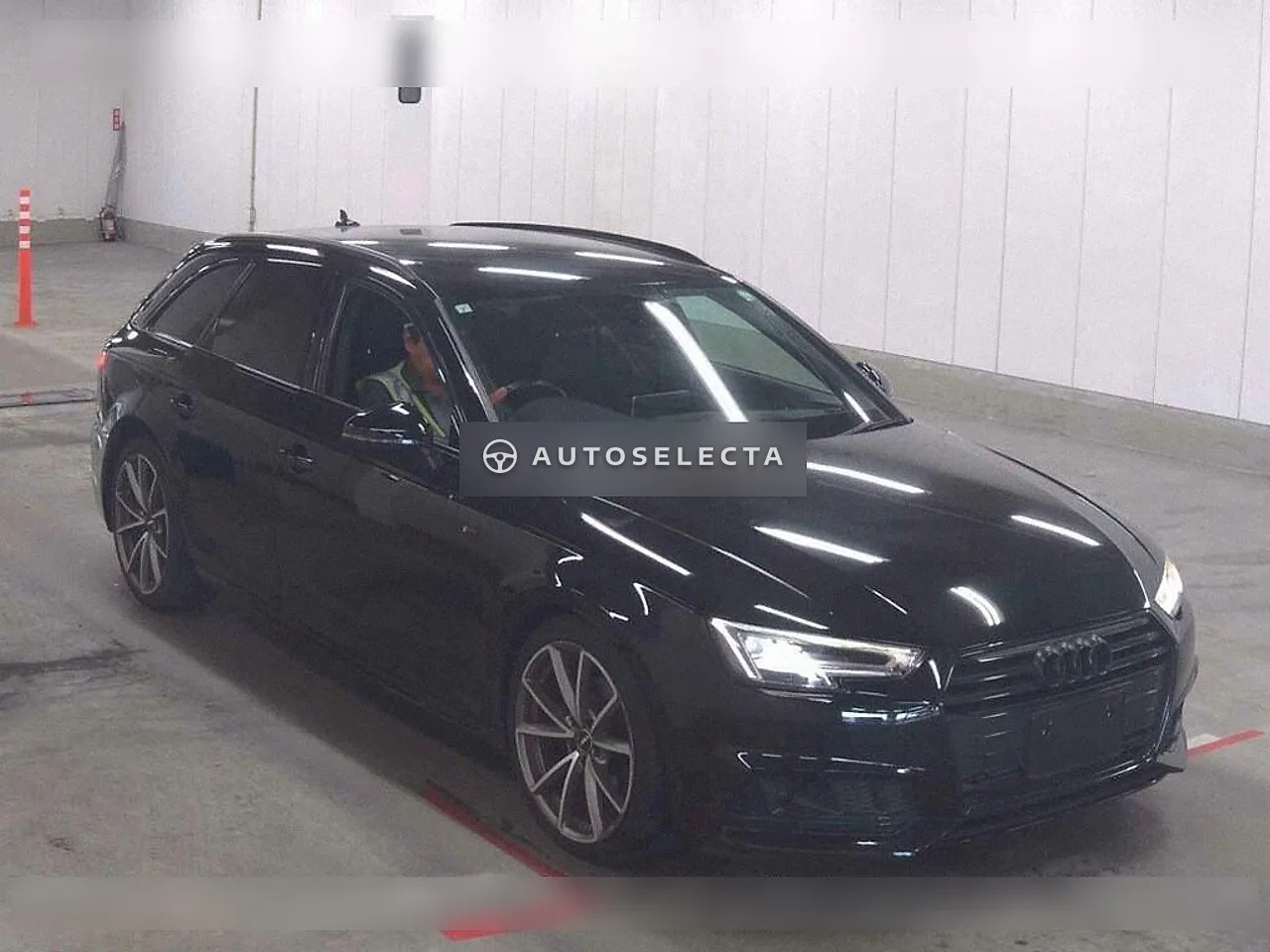 Audi A4 Avant 2017, photo 1 of 6