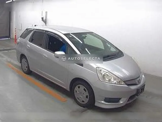 Honda Fit Shuttle Hybrid 2012, auction grade 3