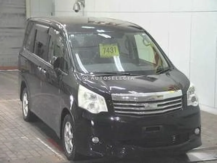 Toyota Noah 2013, photo 1 of 1