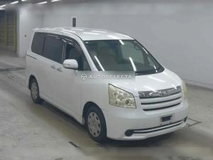 Toyota Noah 2010, photo 1 of 1