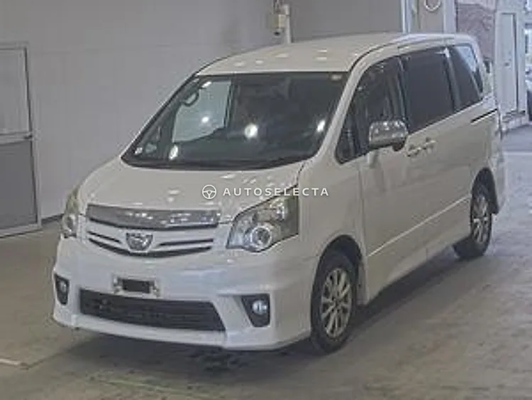 Toyota Noah 2011, photo 1 of 1