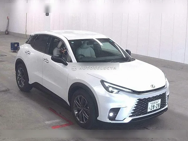 Lexus LBX 2025, auction grade 6