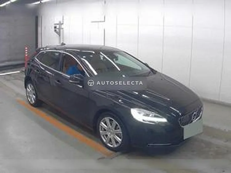 Volvo V40 2021, photo 1 of 6