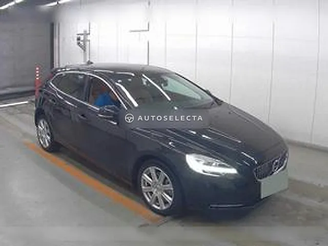 Volvo V40 2021, auction grade 4.5