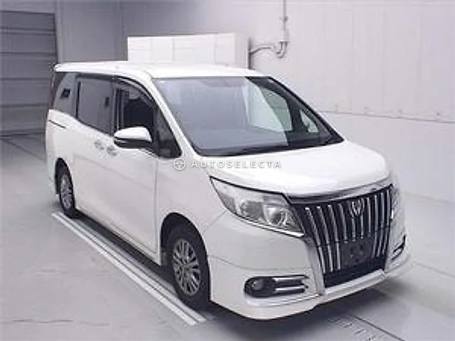 Toyota Esquire 2015, auction grade 3.5