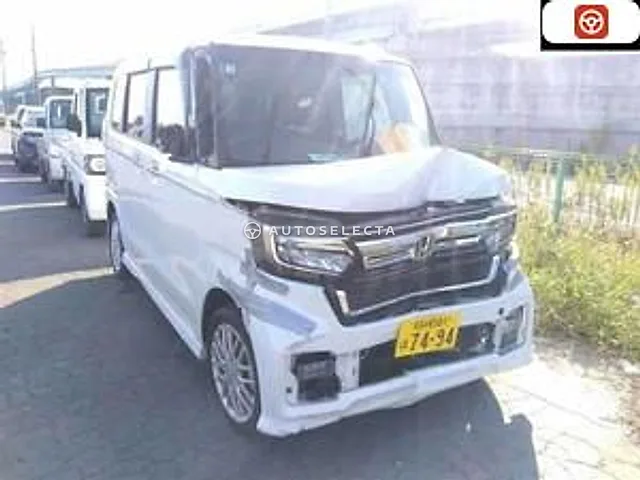Honda N-BOX Custom 2023