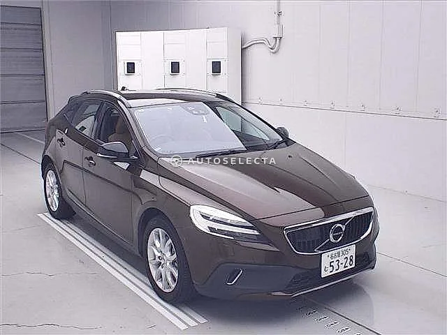 Volvo V40 2017, auction grade 4