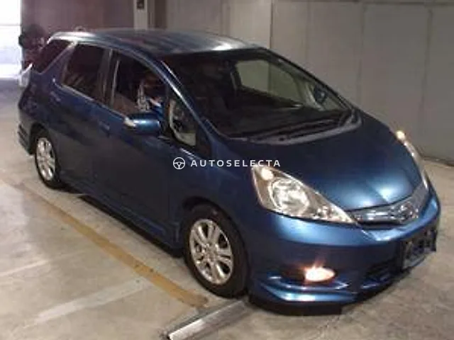 Honda Fit Shuttle 2012, auction grade 3.5