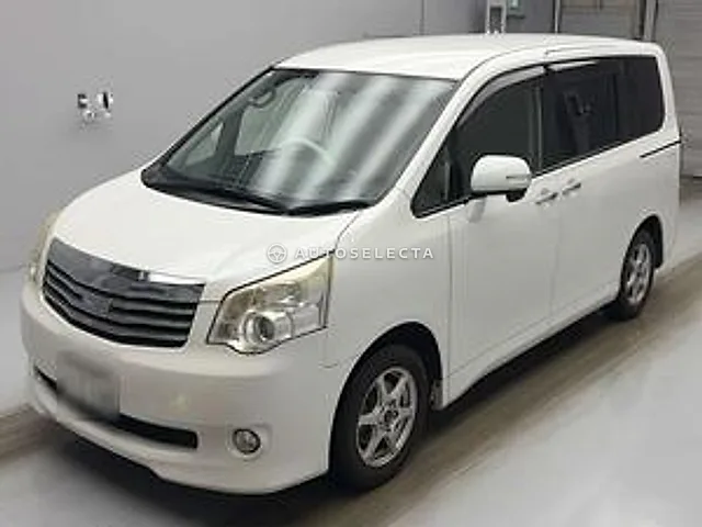 Toyota Noah 2012, auction grade R